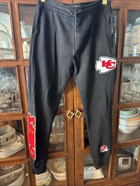Men's Black Kansas City Chiefs Logo Joggers - Team Graphic Sweatpants